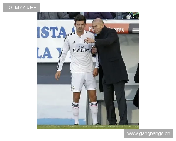 C罗长子现身皇马U16训练或加盟青训 C罗长子现身皇马U16训练或加盟青训